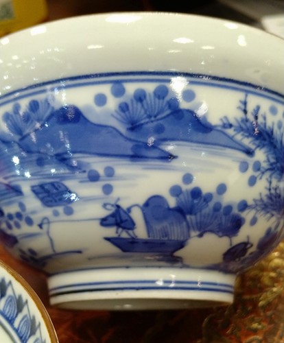 Lot 14 - A pair of Chinese blue and white bowls,...