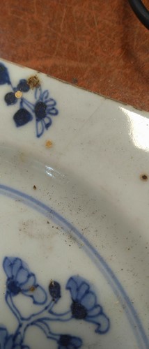 Lot 14 - A pair of Chinese blue and white bowls,...
