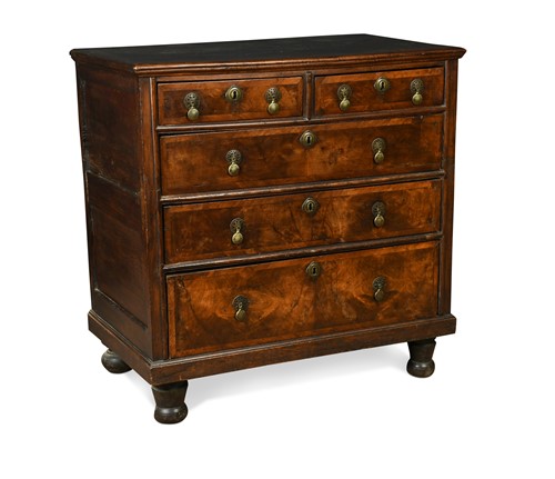 Lot 572 - A walnut chest of drawers, early 18th century