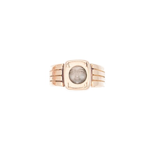 Lot 86 - A moonstone ring