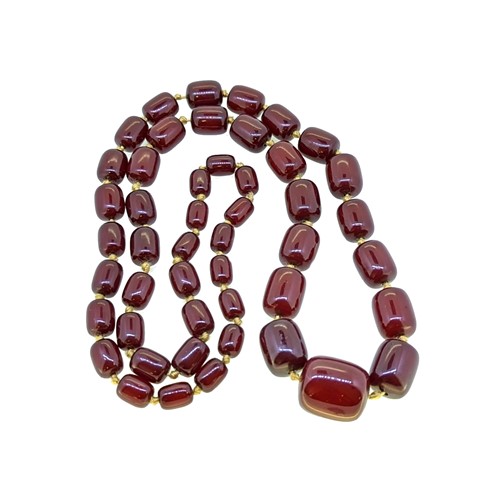 Lot 25 - A bakelite bead necklace