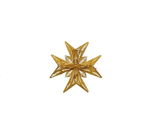 Lot 35 - A filigree style Maltese cross pendant/brooch