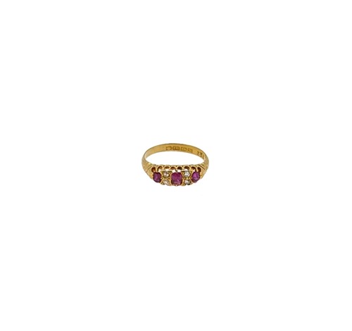 Lot 40 - An early 20th century ruby and rose cut diamond ring