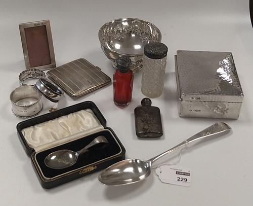 Lot 229 - A collection of silverware including flatware,...