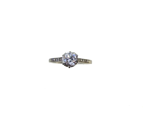 Lot 147 - A single stone diamond set ring