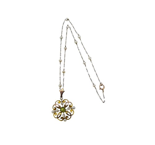 Lot 43 - A peridot and split pearl pendant and chain