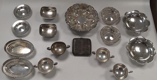 Lot 225 - A collection of silverware including 2 small...