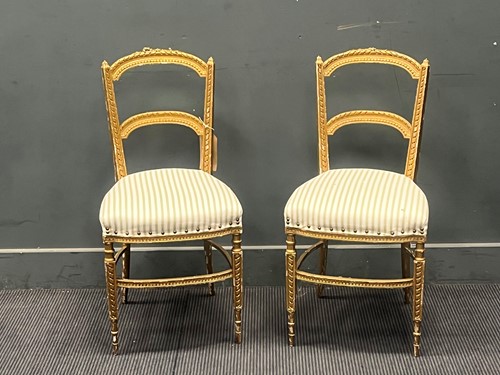 Lot 402 - A pair of giltwood chairs