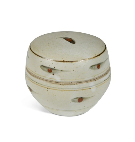 Lot 26 - David Leach OBE (1911-2005) at Lowerdown Pottery, a small stoneware lidded bowl