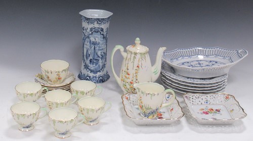 Lot 18 - Various items of china to include a Foley...