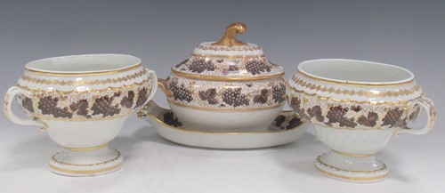 Lot 10 - A Flight Barr lidded sauce tureen on stand,...