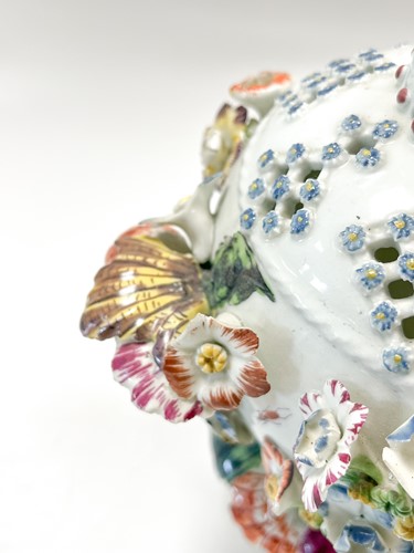 Lot 22 - A Derby pot-pourri frill vase, circa 1765