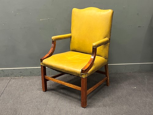 Lot 389 - A 20th century Gainsborough style arm chair in...