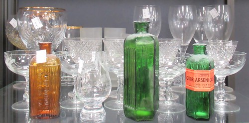 Lot 51 - A collection of glassware including decanters,...