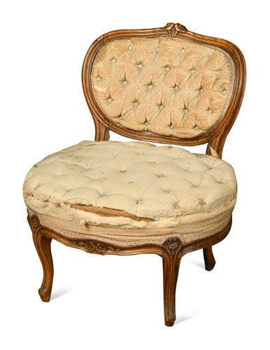 Lot 426 - A small French Louis XV style walnut framed button back chair or chauffeuse, 19th century