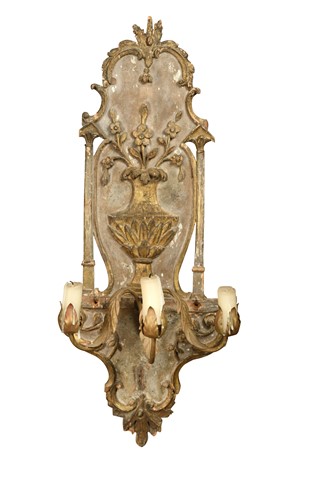 Lot 502 - A French carved giltwood wall light, 18th century and later