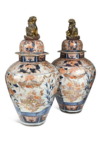 Lot 212 - A pair of Japanese Imari jars and covers, Genroku, late 17th/early 18th century