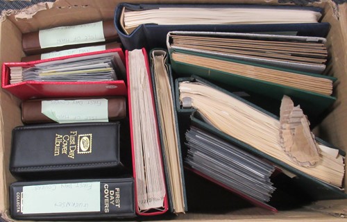 Lot 195 - Stamp collection in several albums or stock...