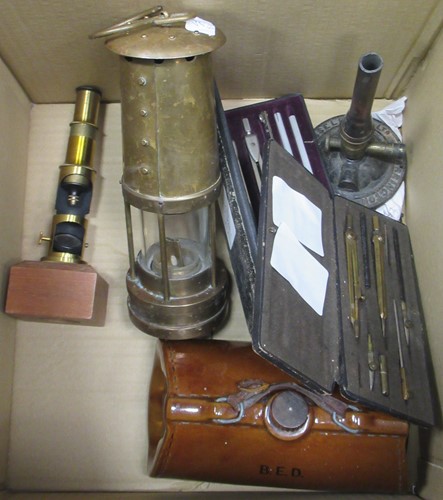 Lot 87a - Two mantel clocks, miner's lamp, old racket,...