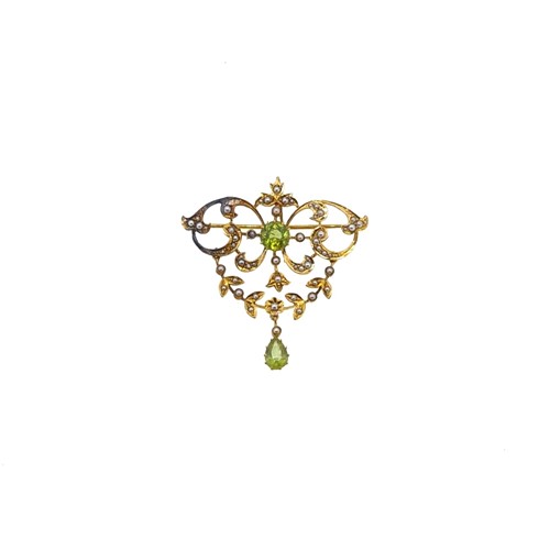 Lot 68 - A peridot and split pearl brooch