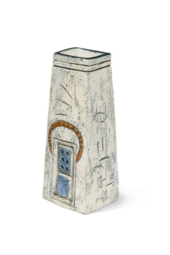 Lot 45 - Simone Kilburn at Troika, a 'Coffin' vase, circa 1975