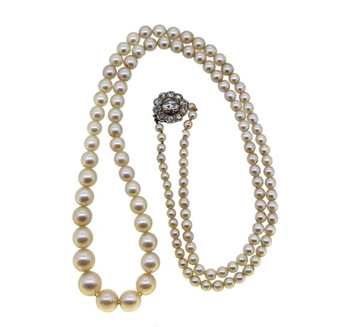 Lot 71 - A graduated cultured freshwater pearl necklace