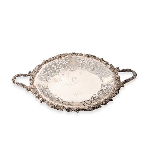 Lot 421 - A George V silver two handled fruit dish