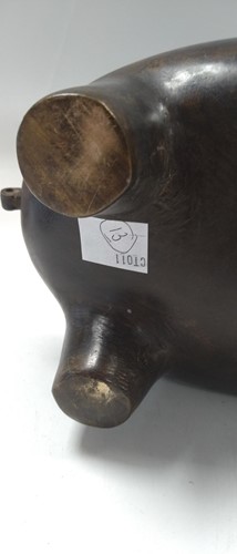 Lot 141 - An Asian bronze box and cover as an elephant