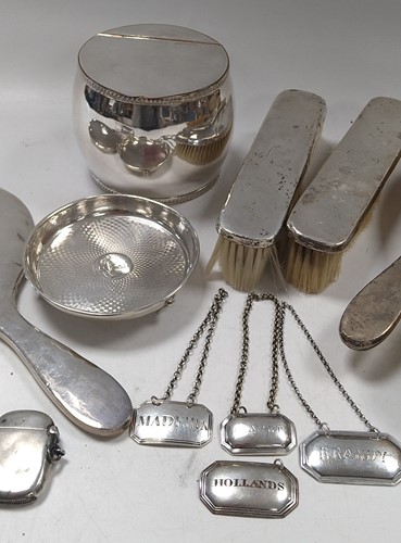 Lot 301 - A small collection of silver including...