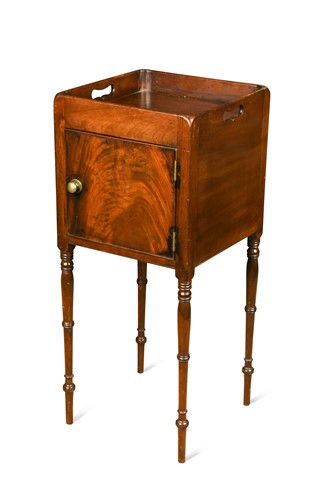 Lot 567 - A Regency mahogany bedside cupboard