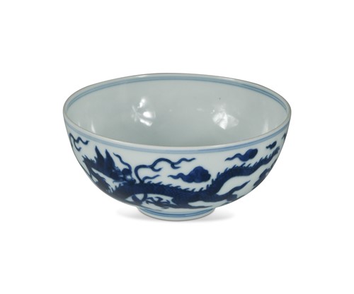 Lot 17 - A Chinese blue and white porcelain dragon bowl, bearing seal mark of Daoguang