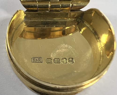 Lot 306 - A mid 20th century 18ct gold pill box, retailed by Asprey