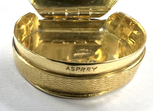 Lot 306 - A mid 20th century 18ct gold pill box, retailed by Asprey
