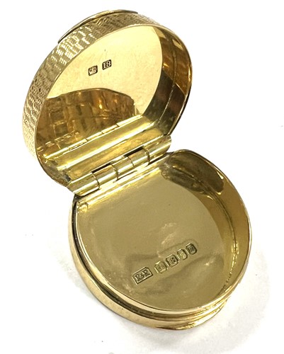 Lot 306 - A mid 20th century 18ct gold pill box, retailed by Asprey