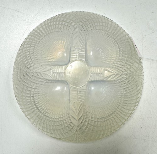 Lot 6 - Coquilles, an R. Lalique opalescent and polished glass bowl, pattern no.3204