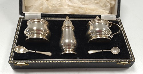 Lot 303 - A cased silver 3 piece cruet set by Adie Brothers