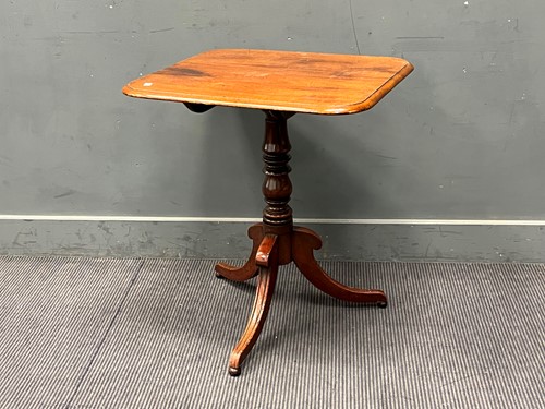 Lot 543 - A 19th century mahogany tripod table, the...