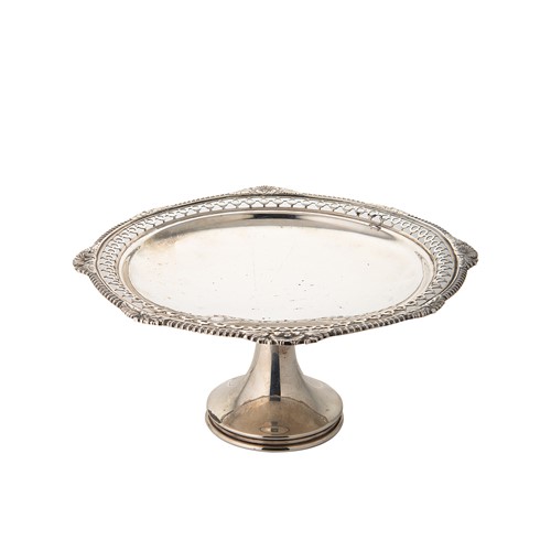 Lot 423 - A George V silver tazza