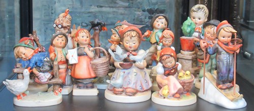 Lot 265 - A collection of 17 Hummel china figurines