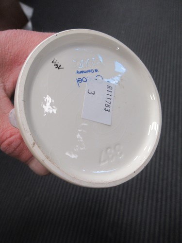 Lot 265 - A collection of 17 Hummel china figurines