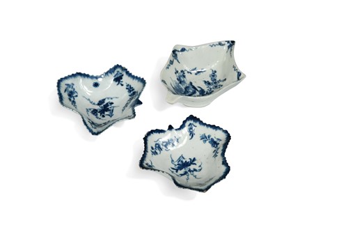 Lot 130 - A Worcester blue and white leaf-shaped pickle dish, circa 1755-60