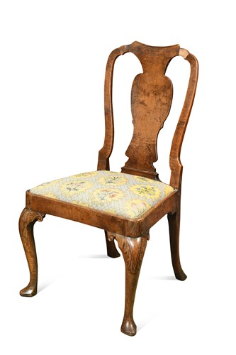 Lot 526 - A George I walnut side chair