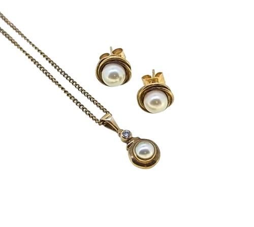 Lot 78 - A 9ct gold cultured pearl and diamond pendant together with a pair of ear studs