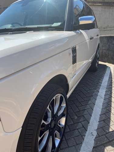 Lot 176 - A 2010 Range Rover 3.6TDv8 Vogue Overfinch GT motor car
