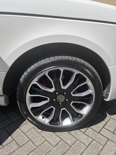 Lot 176 - A 2010 Range Rover 3.6TDv8 Vogue Overfinch GT motor car