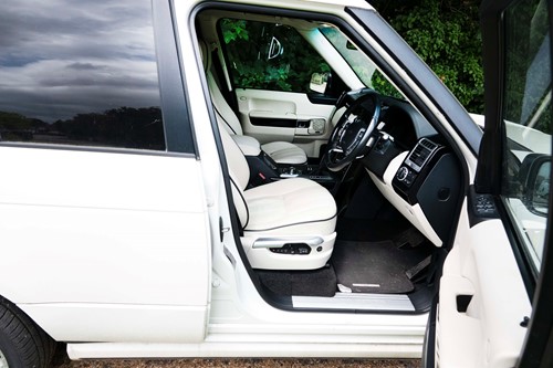 Lot 176 - A 2010 Range Rover 3.6TDv8 Vogue Overfinch GT motor car