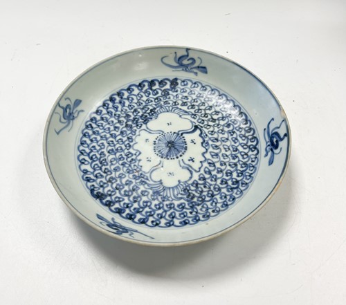 Lot 8 - A Chinese blue and white porcelain Zhangzhou (Swatow) peony dish, 17th/18th century