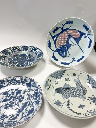 Lot 8 - A Chinese blue and white porcelain Zhangzhou (Swatow) peony dish, 17th/18th century