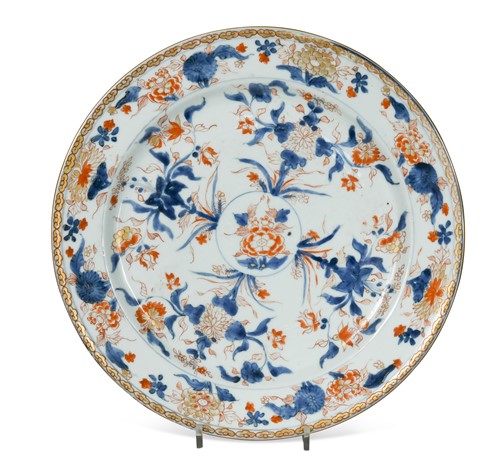 Lot 210 - A Chinese imari plate, 18th century