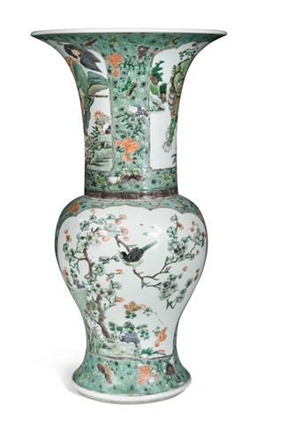 Lot 5 - A large Chinese famille verte porcelain yen yen vase, Kangxi (1660 - 1722)